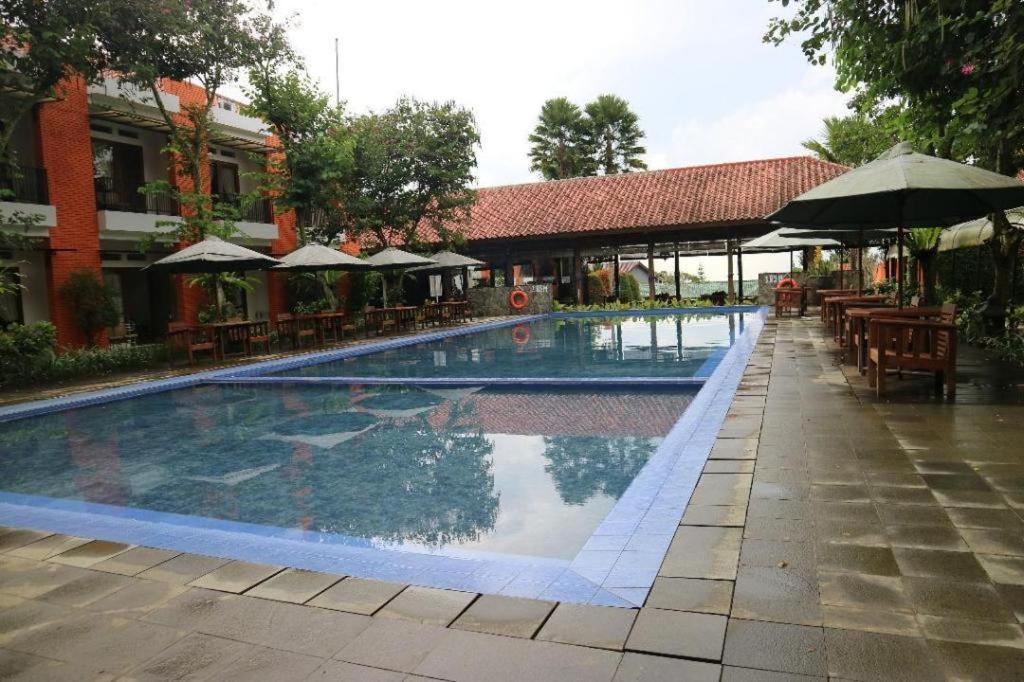 Villa Bukit Pinus Bogor Exterior foto