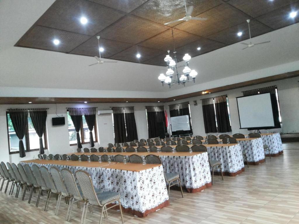 Villa Bukit Pinus Bogor Exterior foto