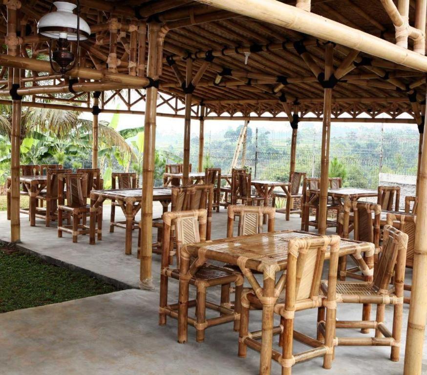 Villa Bukit Pinus Bogor Exterior foto