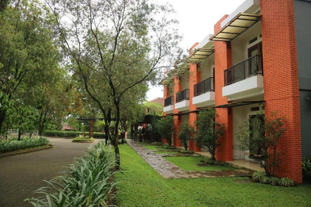 Villa Bukit Pinus Bogor Exterior foto