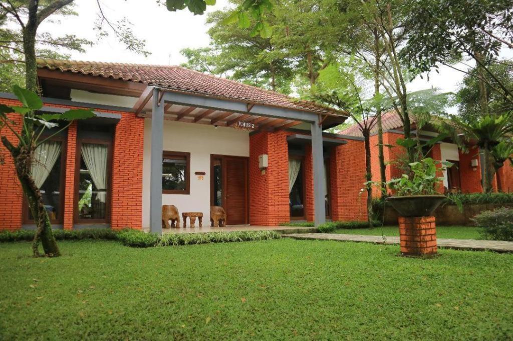 Villa Bukit Pinus Bogor Exterior foto